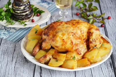 Курица целиком с картошкой в духовке с хрустящей корочкой рецепт с фото  пошагово и видео - 1000.menu