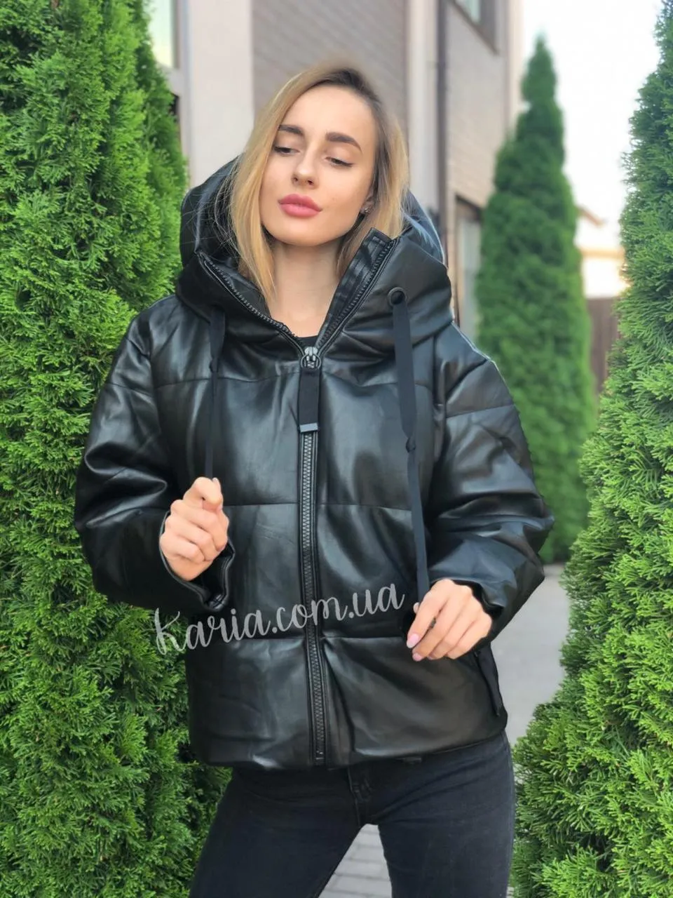 Кожаная куртка женская Zolla 022425102034 черная XS - купить в Москве, цены на Мегамаркет Кожаная куртка женская Zolla 022425102034 черная XS - купить в Москве, цены на Мегамаркет