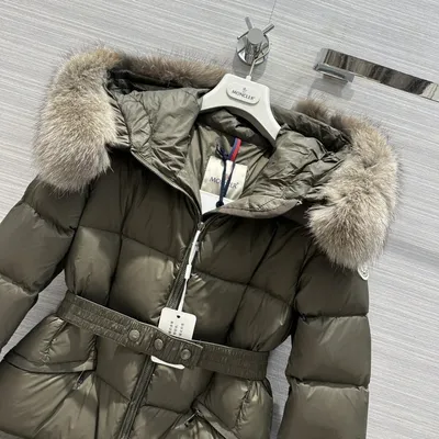 Чёрный пуховик moncler черный пуховик монклер женская куртка с мехом — цена  3500 грн в каталоге Пуховики ✓ Купить женские вещи по доступной цене на  Шафе | Украина #48836160