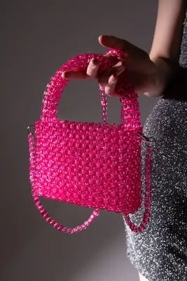 Яркая розовая сумка из квадратных бусин в магазине «Alexandra's Bags» на  Ламбада-маркете