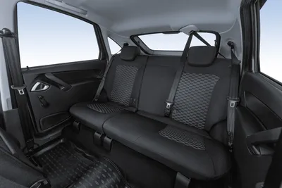 LADA Granta лифтбек 2023 - фото в новом кузове: салон, вид снаружи, багажник