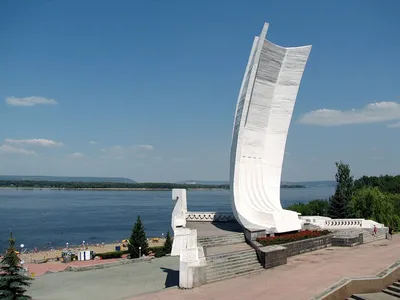 Ладья на самарской набережной разрушается