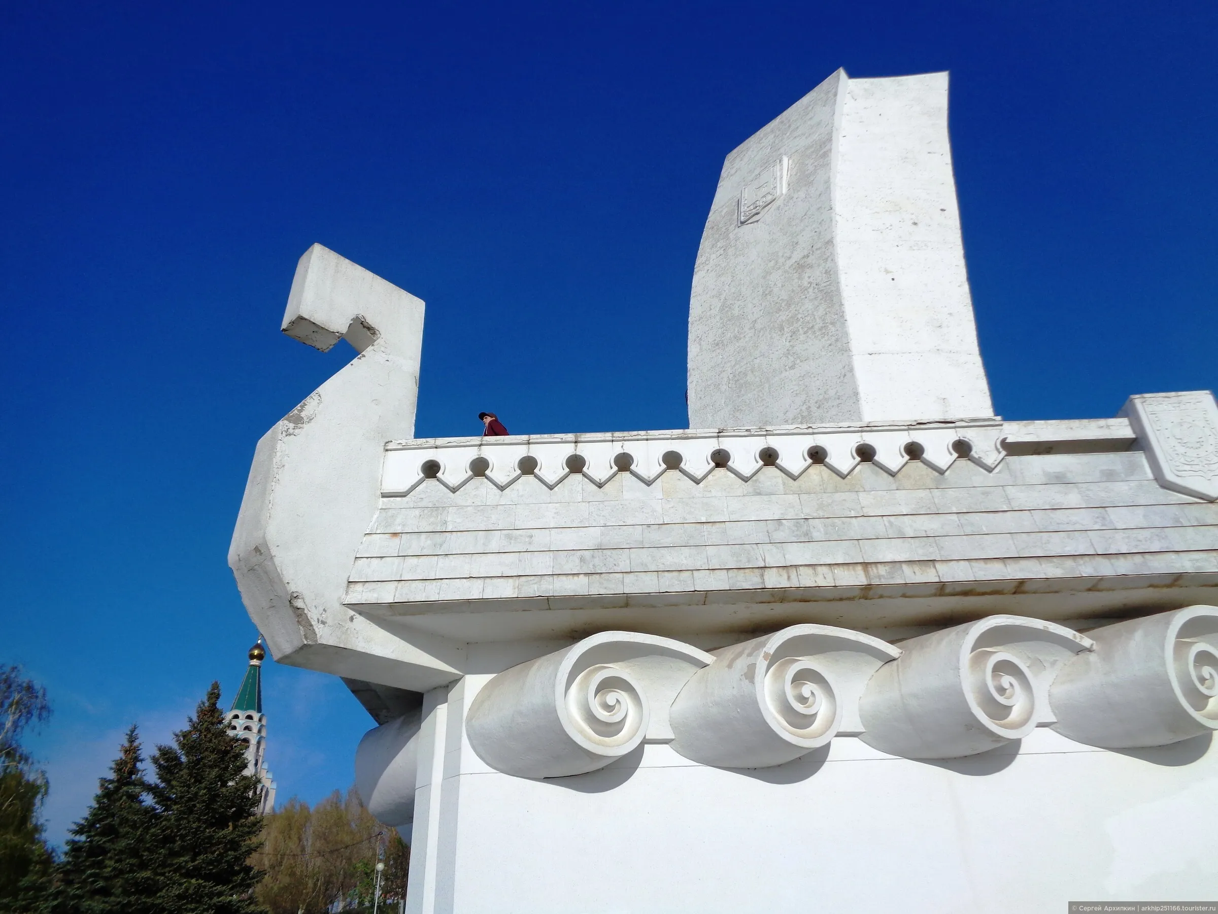 Памятник ладья. Монумент Ладья Самара. Достопримечательности Самары Ладья. Ладья Самара набережная.