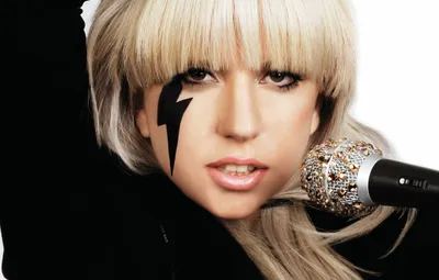 Обои стразы, блондинка, микрофон, певица, Леди Гага, lady Gaga картинки на  рабочий стол, раздел музыка - скачать