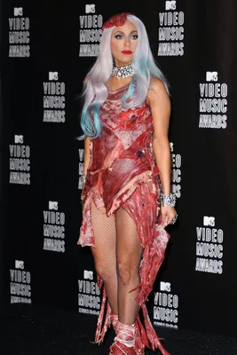 Леди Гага и ее мясное платье как неочевидный символ движения ЛГБТК | Vogue  Russia