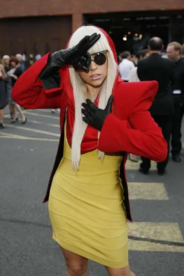 Леди Гага: платье из мяса и еще 60 фото ярких образов звезды - MILLZ KARTA  Media