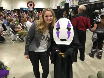 Лэйн МакНил о X: «На самом деле этот косплеер намного выше меня! #noface #KelownaComicCon https://t.co/llHS1wsqw0» / X