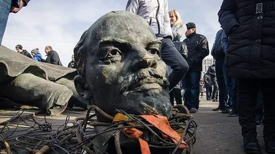 Прощай, Ленин: как на Украине закончилась декоммунизация | Статьи | Известия