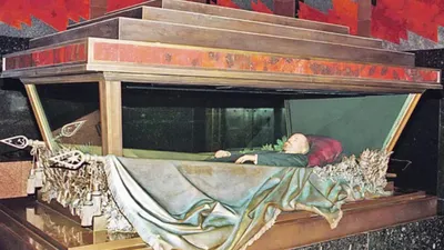 Почему не похоронено тело Ленина: сколько будет лежать в Мавзолее, решение  о захоронении Ленина