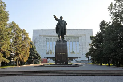 Статуя Ленина в Бишкеке Кыргызстан изображение_Фото номер 501557921_JPG  Формат изображения_ru.lovepik.com