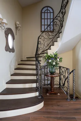 Лестницы в современном стиле с металлическими перилами – 135 лучших фото-идей  дизайна лестницы на второй этаж в частном доме | Houzz Россия