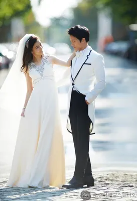 Джи Сон – Свадебная фотография Ли Бо Ён – говорящий шкаф