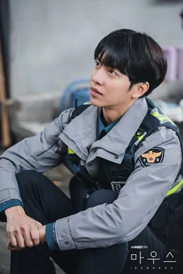 Ли Сын Ги превращается в нетерпеливого и отзывчивого новичка-полицейского в новой драме | Соомпи