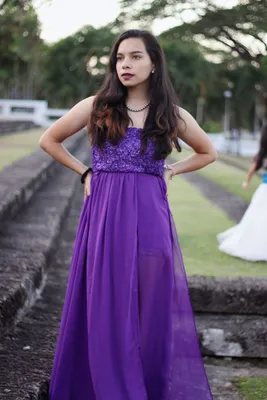 cool Красивые фиолетовые платья (50 фото) — Самые выигрышные сочетания  Читай больше http://avrorra.com/fioletovye-platya-foto/ | Фиолетовые платья,  Платья, Модели