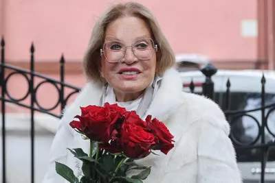 82-летняя Людмила Максакова требует полмиллиона компенсации за свалившегося  к ней мужчину
