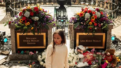Лиза Мария Пресли была преданной мамой, которая жила в «ужасающей реальности» самоубийства сына | Си-Эн-Эн