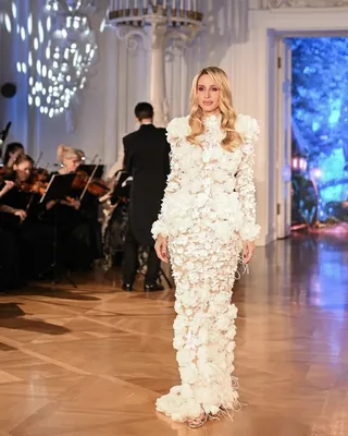 Светлана Лобода появилась на показе в свадебном платье (фото)