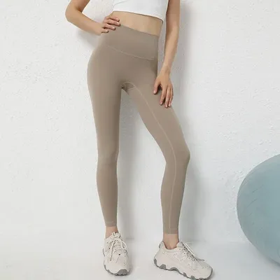 https://eazy-way.com/zhenshiny/main/seamless/seamless-leggins/legginsy-seamless-drop-1-molochnye