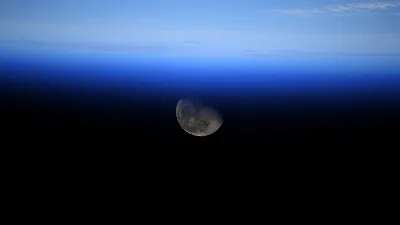 Французский астронавт Том Песке сделал фотографии Луны с МКС | Новини.live