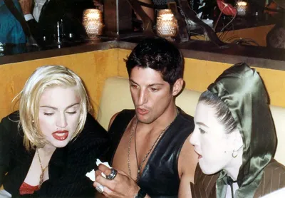 File:Madonna 1990.jpg - Wikimedia Commons