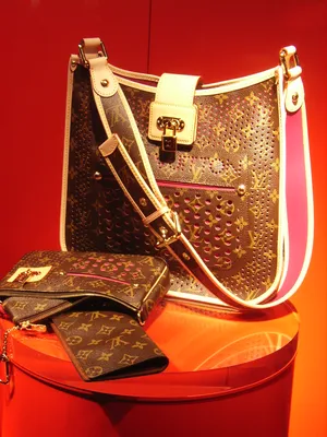 MSCHF: сумка Louis Vuitton размером с крупицу соли