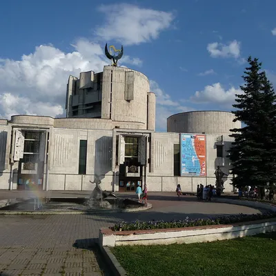 https://treepics.ru/11844-visnevyi-sad-malyi-teatr