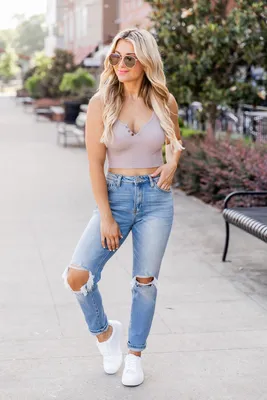 How To Style Mom Jeans For Summer 2021 | Blog | Rebellious Fashion