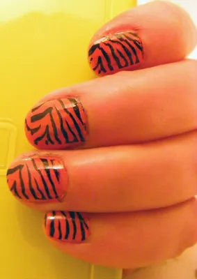 Little Miss Nailpolish: Holo Tiger Nails