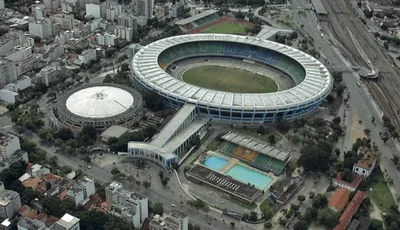 вид с воздуха на стадион Маракана в Рио-де-Жанейро Редакционное Стоковое  Фото - изображение насчитывающей поле, место: 253047923