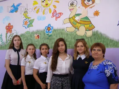 В Мариуполе ученики превращают школу в художественную галерею (ФОТО+ВИДЕО).  Новини Маріуполя та Донбасу | MRPL.CITY