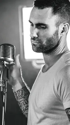Wallpaper For Iphone Maroon 5 Musician Обои Iphone Поп-музыкант | Maroon 5,  Musician, Vintage microphone