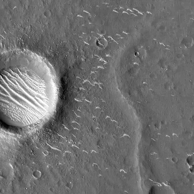 Опубликованы новые снимки Марса: Космос: Наука и техника: Lenta.ru
