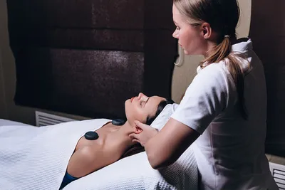 Общий массаж всего тела в Москве по доступной цене - узнать стоимость на  сайте студии Флоат Тишина