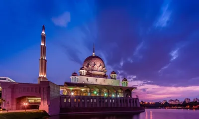 Фотография ночной мечети в Малайзии - обои на рабочий стол