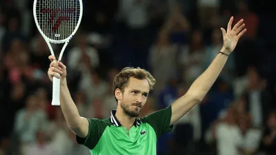 Медведев сломал ракетку во время финала Australian Open - Российская газета