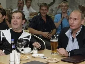 Медведев или Путин - кто принял решение ввести войска в Грузию? - BBC News  Русская служба
