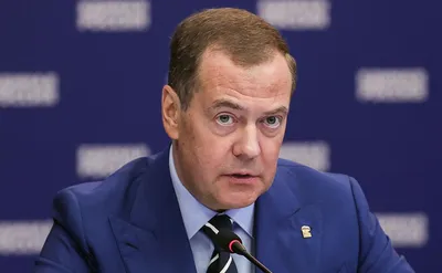 Путин и Медведев попали под ливень и стали мокренькими — интернет идеально  воспользовался ситуацией - Афиша Daily
