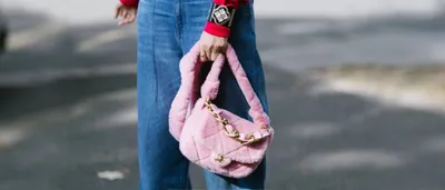 Женская сумка из меха кролика голубого цвета