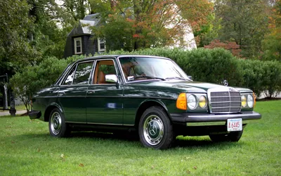 Mercedes W123 hits the big 4-0