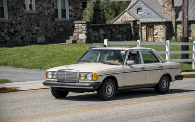 Who doesn't love this mustard Mercedes W123 280 TE?