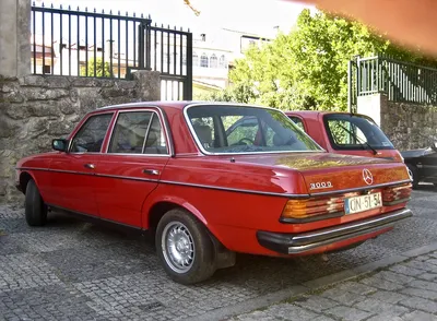 BMW 5 Series (E28) vs Mercedes W123 - Classics World