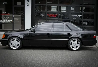 Mercedes w124 волк в овечьей шкуре…» — создано в Шедевруме