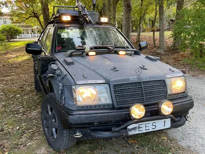 7-ое августа 2012, Украина, Киев Волк Мерседес-Benz W124 E500 Редакционное  Фотография - изображение насчитывающей быстро, киев: 135699827