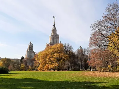 Малый газон МГУ, парк культуры и отдыха, Москва, Малый газон МГУ — Яндекс  Карты