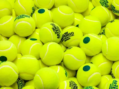 Теннисные мячи: одни – для женщин, другие – для мужчин | GameSetMatch