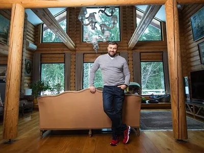 Михаил Пореченков - настоящий мужчина, который построил дом для себя и  своей семьи [глубокий обзор интерьера] | \"GidPoMiru\" | Дзен