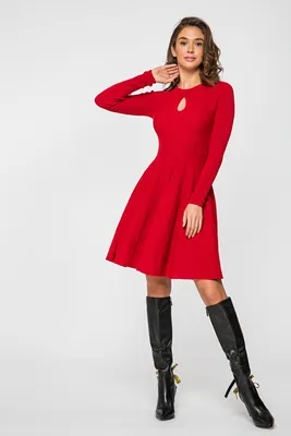 Красное платье подиум модный показ …» — создано в Шедевруме