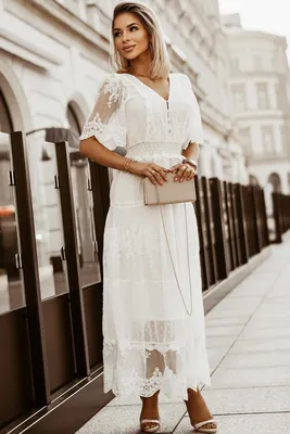 Белое кружевное платье с расклешенными рукавами и пышной юбкой арт.117610 -  купить в Омске