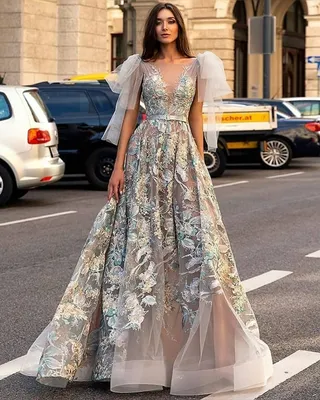 Красивые длинные свадебные платья. Салон в Москве.