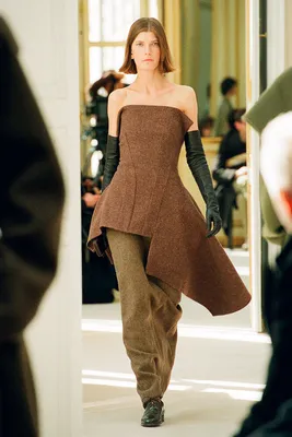 Красивое женское платье с баской из итальянского трикотажа 52-56 купить  недорого в интернет-магазине модной одежды и текстиля ❰❰EXCLUSIVE❱❱